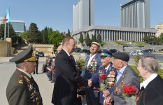 Azerbaijani president attends Victory Day ceremony in Baku (PHOTO)