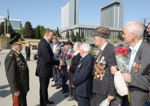 Azerbaijani president attends Victory Day ceremony in Baku (PHOTO)