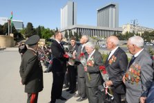 Azerbaijani president attends Victory Day ceremony in Baku (PHOTO)