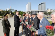 Azerbaijani president attends Victory Day ceremony in Baku (PHOTO)