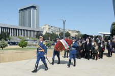 Azerbaijani president attends Victory Day ceremony in Baku (PHOTO)