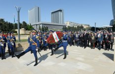 Azerbaijani president attends Victory Day ceremony in Baku (PHOTO)