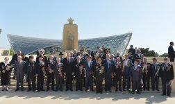 Azerbaijani president attends Victory Day ceremony in Baku (PHOTO)