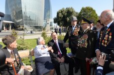 Azerbaijani president attends Victory Day ceremony in Baku (PHOTO)