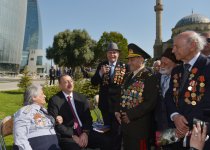 Azerbaijani president attends Victory Day ceremony in Baku (PHOTO)
