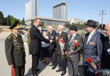 Azerbaijani president attends Victory Day ceremony in Baku (PHOTO)