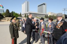 Azerbaijani president attends Victory Day ceremony in Baku (PHOTO)