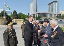Azerbaijani president attends Victory Day ceremony in Baku (PHOTO)