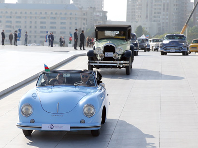 Vintage cars rally in Baku commemorates national leader Heydar Aliyev’s 91st anniversary