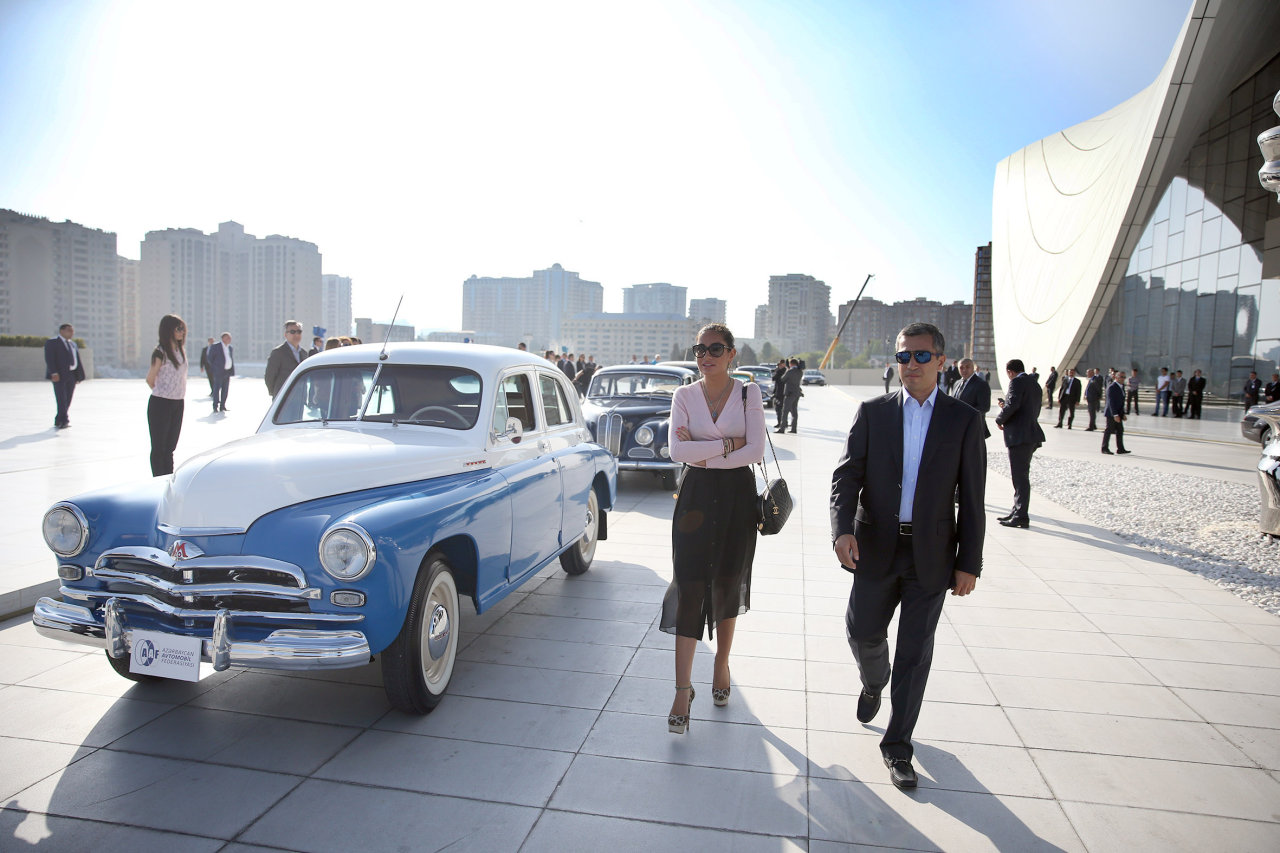 Vintage cars rally in Baku commemorates national leader Heydar Aliyev’s 91st anniversary