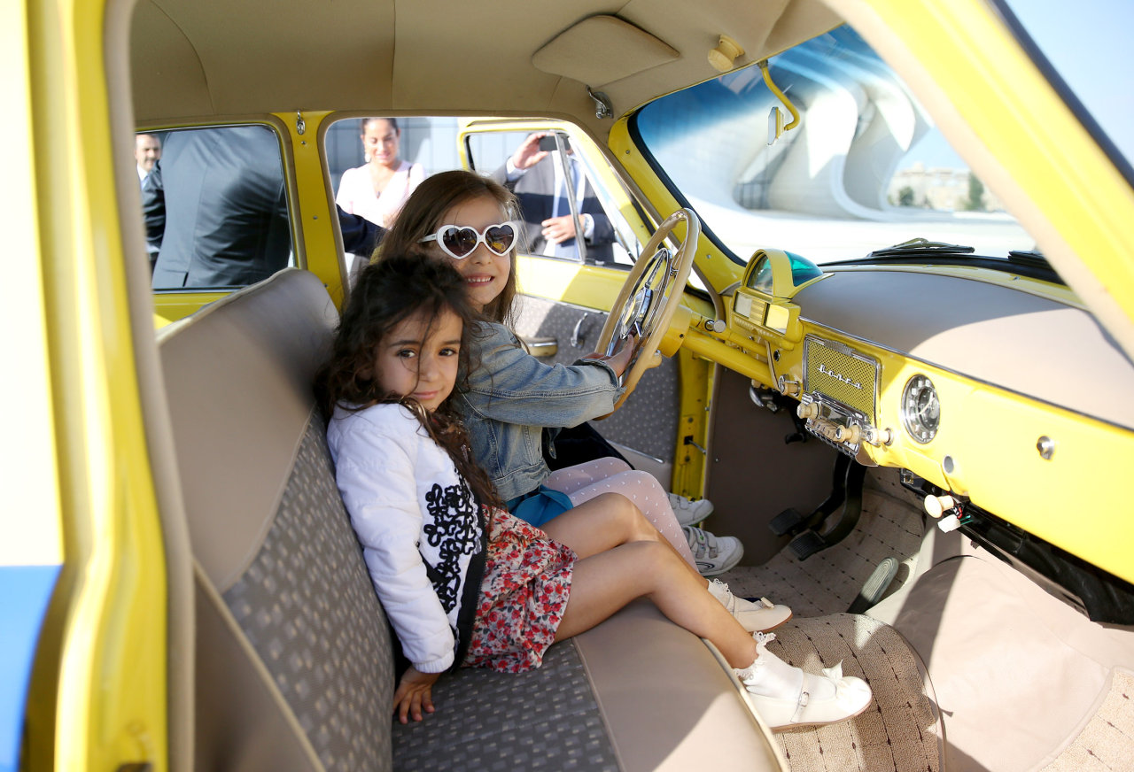 Vintage cars rally in Baku commemorates national leader Heydar Aliyev’s 91st anniversary