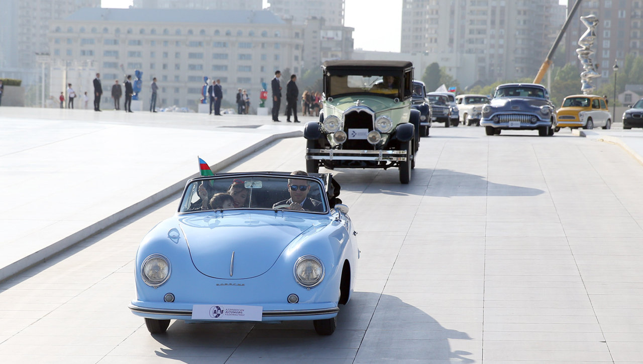 Vintage cars rally in Baku commemorates national leader Heydar Aliyev’s 91st anniversary