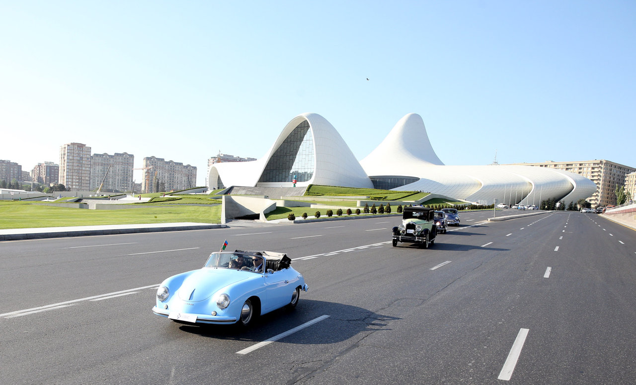 Vintage cars rally in Baku commemorates national leader Heydar Aliyev’s 91st anniversary