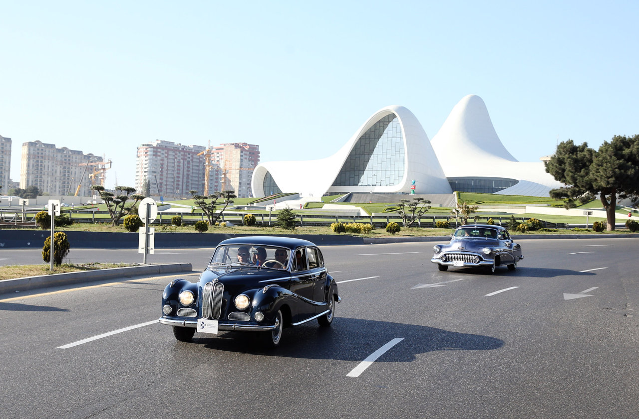 Vintage cars rally in Baku commemorates national leader Heydar Aliyev’s 91st anniversary