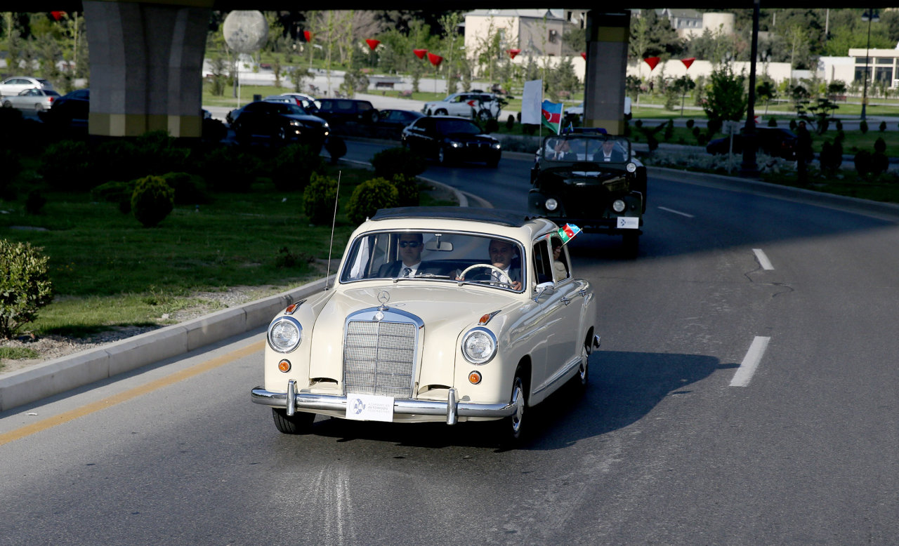 Vintage cars rally in Baku commemorates national leader Heydar Aliyev’s 91st anniversary