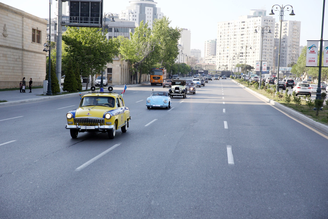 Vintage cars rally in Baku commemorates national leader Heydar Aliyev’s 91st anniversary