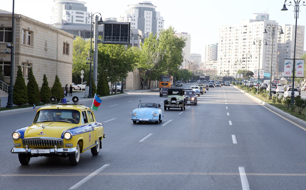 Vintage cars rally in Baku commemorates national leader Heydar Aliyev’s 91st anniversary