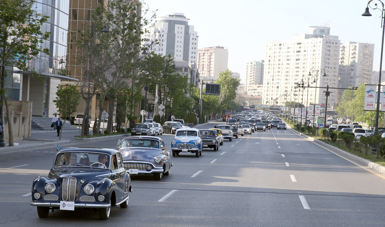 Vintage cars rally in Baku commemorates national leader Heydar Aliyev’s 91st anniversary