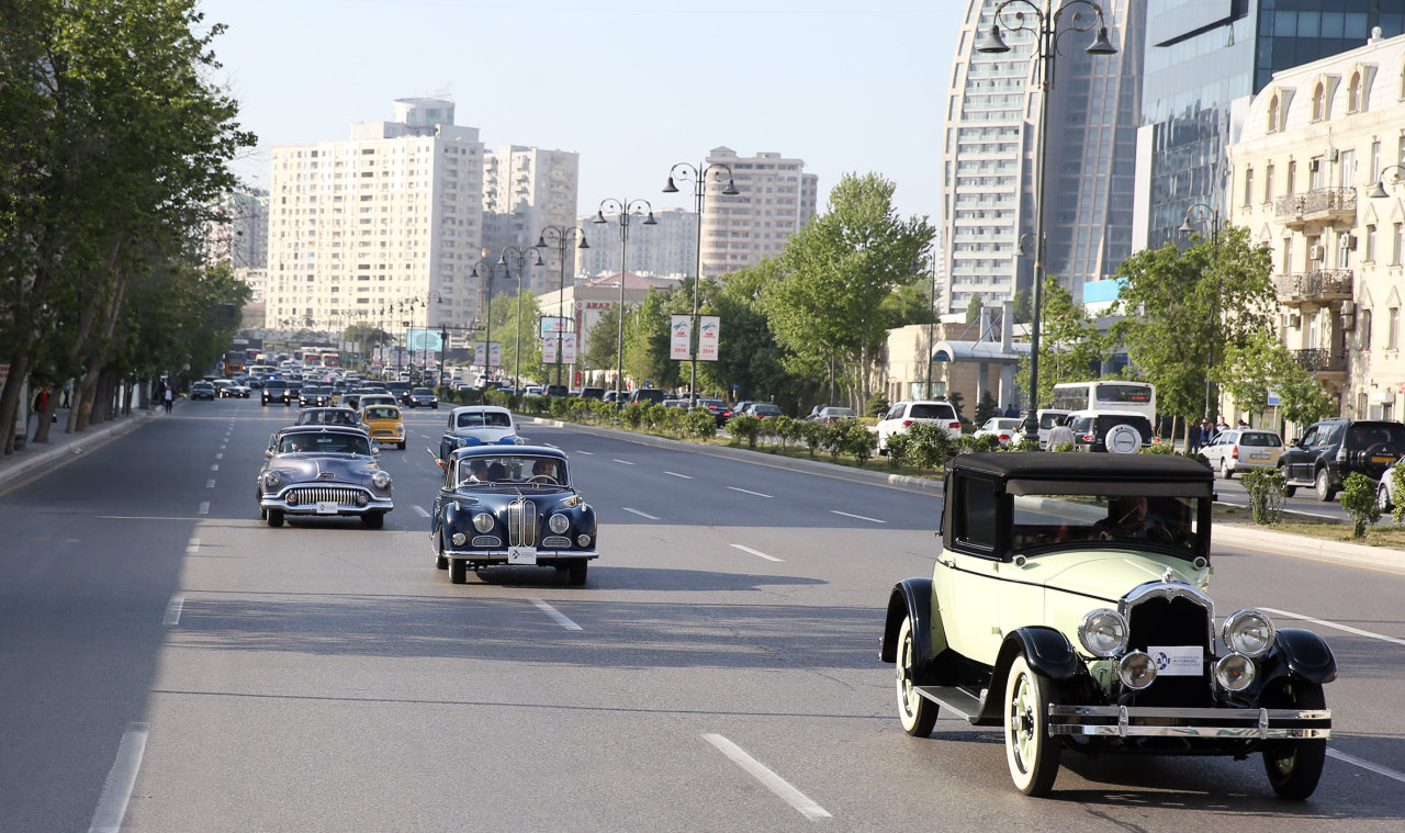 Vintage cars rally in Baku commemorates national leader Heydar Aliyev’s 91st anniversary