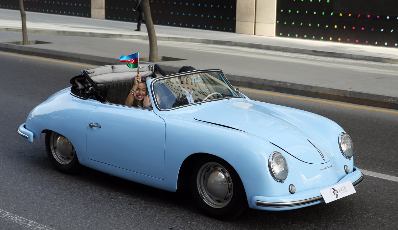 Vintage cars rally in Baku commemorates national leader Heydar Aliyev’s 91st anniversary