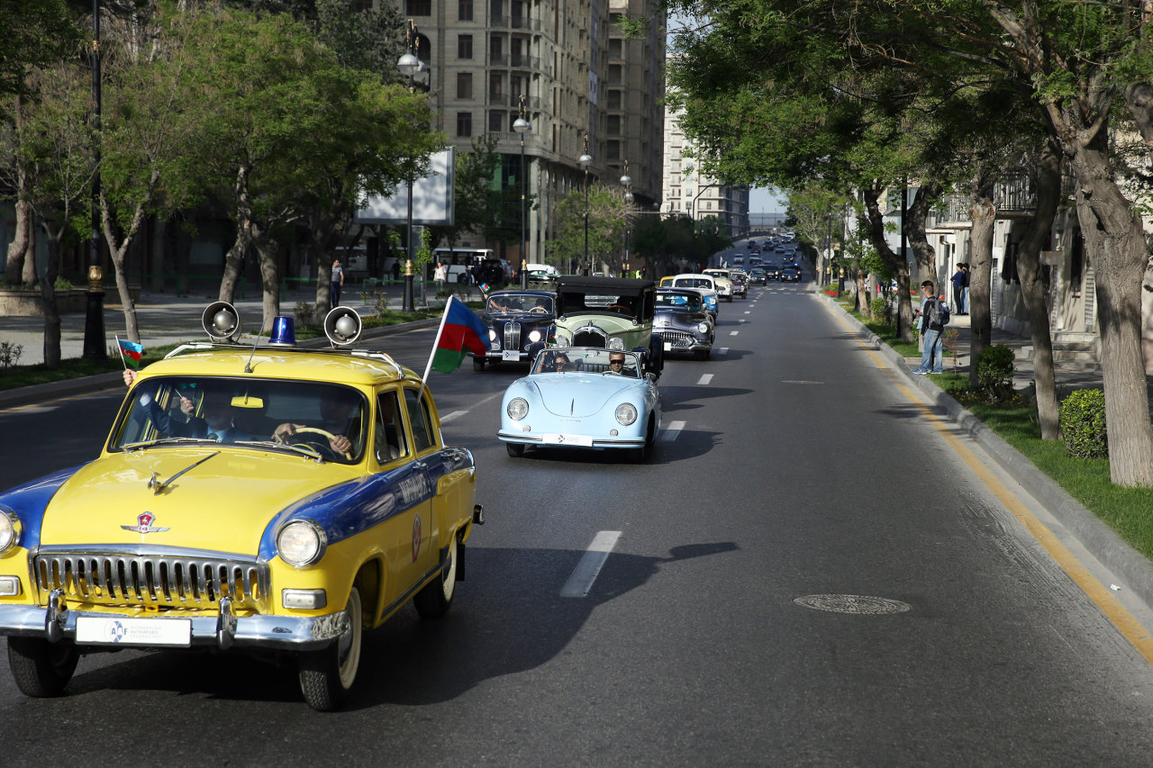 Vintage cars rally in Baku commemorates national leader Heydar Aliyev’s 91st anniversary
