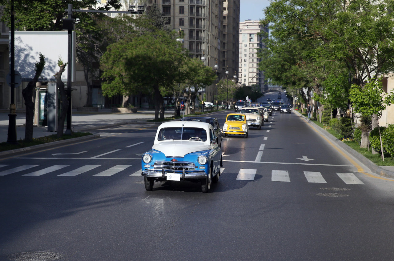 Vintage cars rally in Baku commemorates national leader Heydar Aliyev’s 91st anniversary