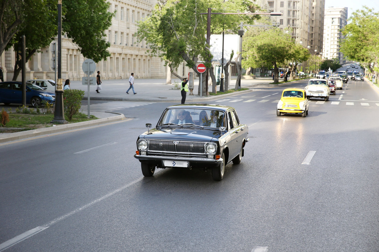 Vintage cars rally in Baku commemorates national leader Heydar Aliyev’s 91st anniversary