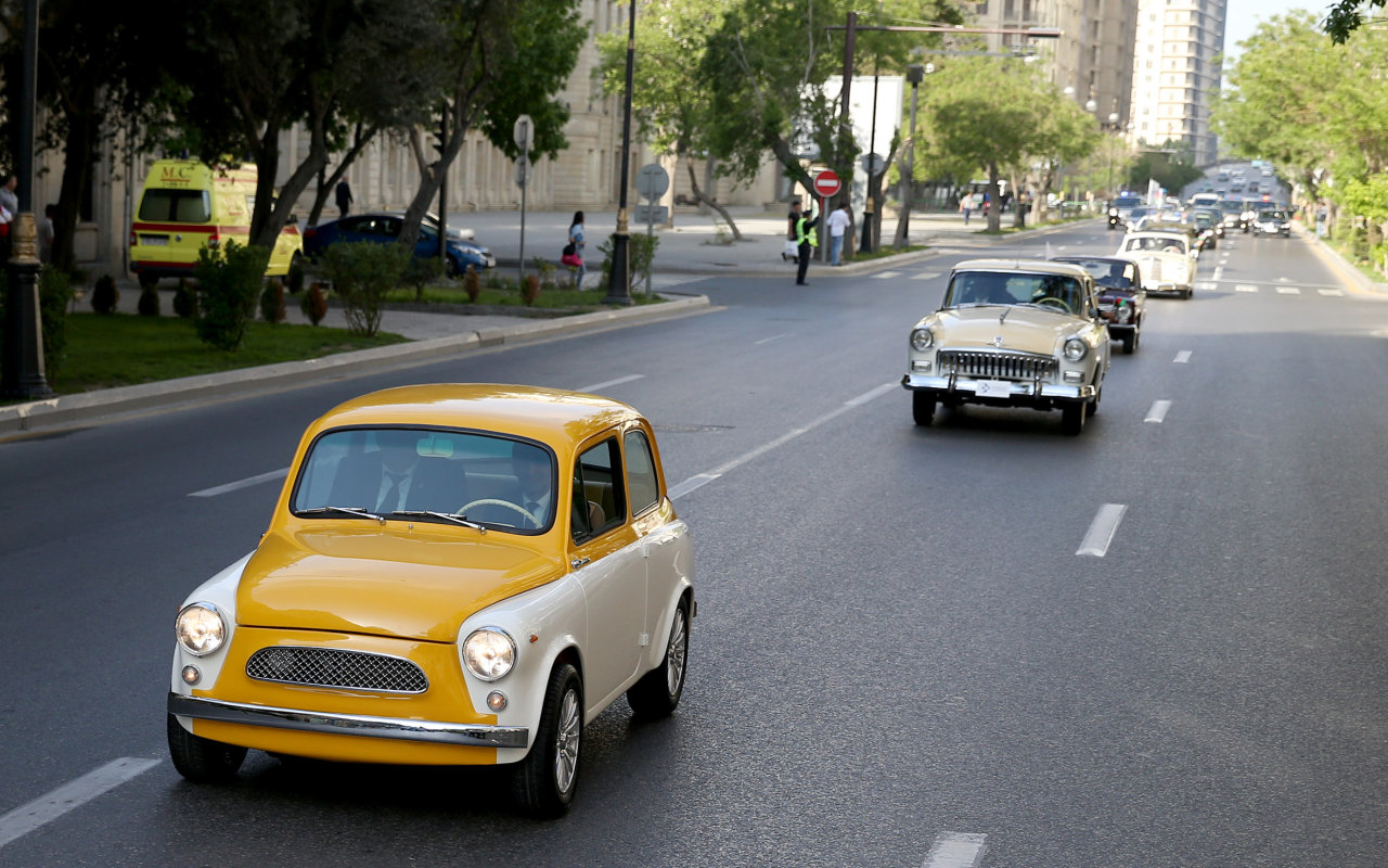 Vintage cars rally in Baku commemorates national leader Heydar Aliyev’s 91st anniversary