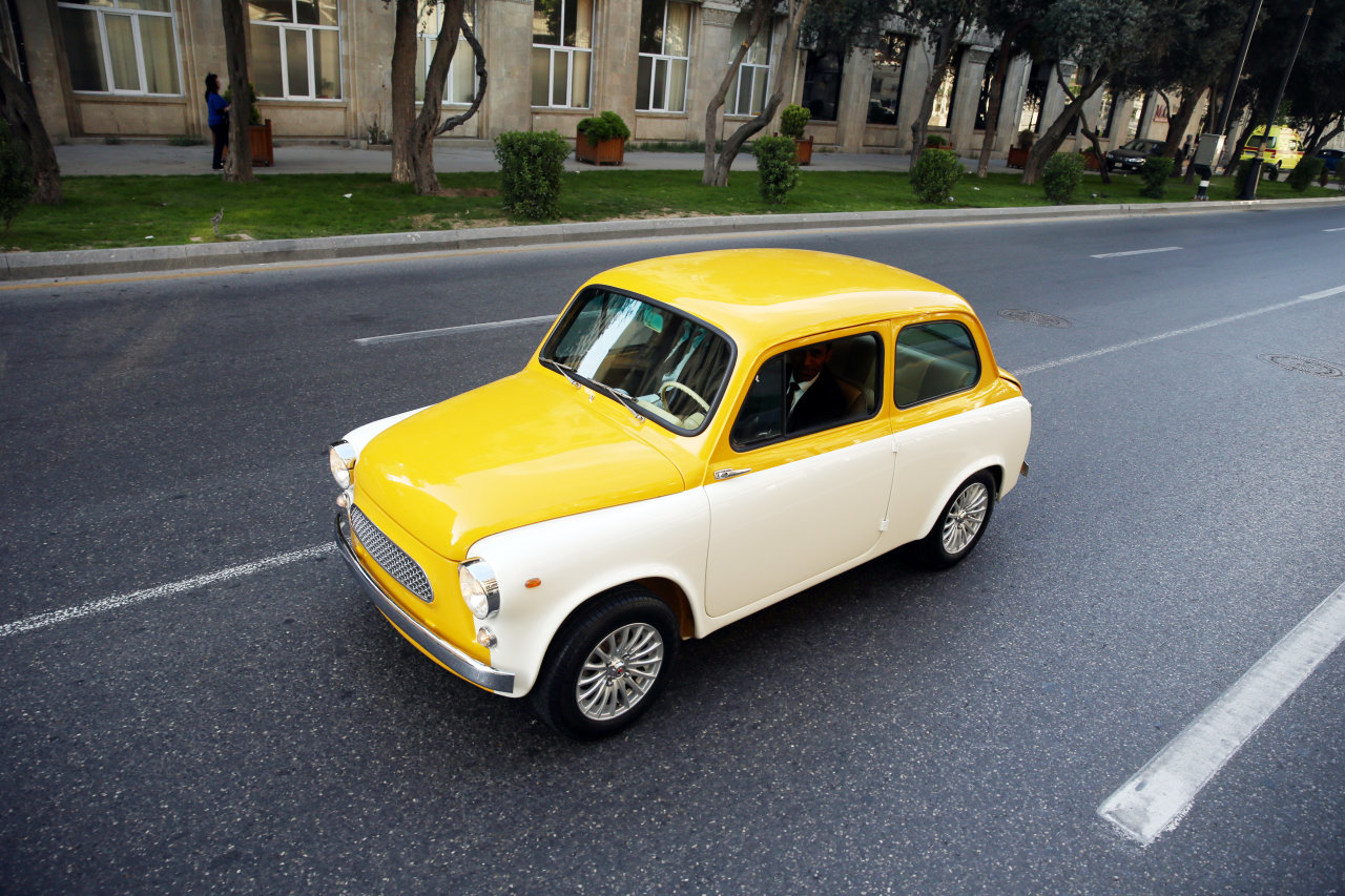 Vintage cars rally in Baku commemorates national leader Heydar Aliyev’s 91st anniversary