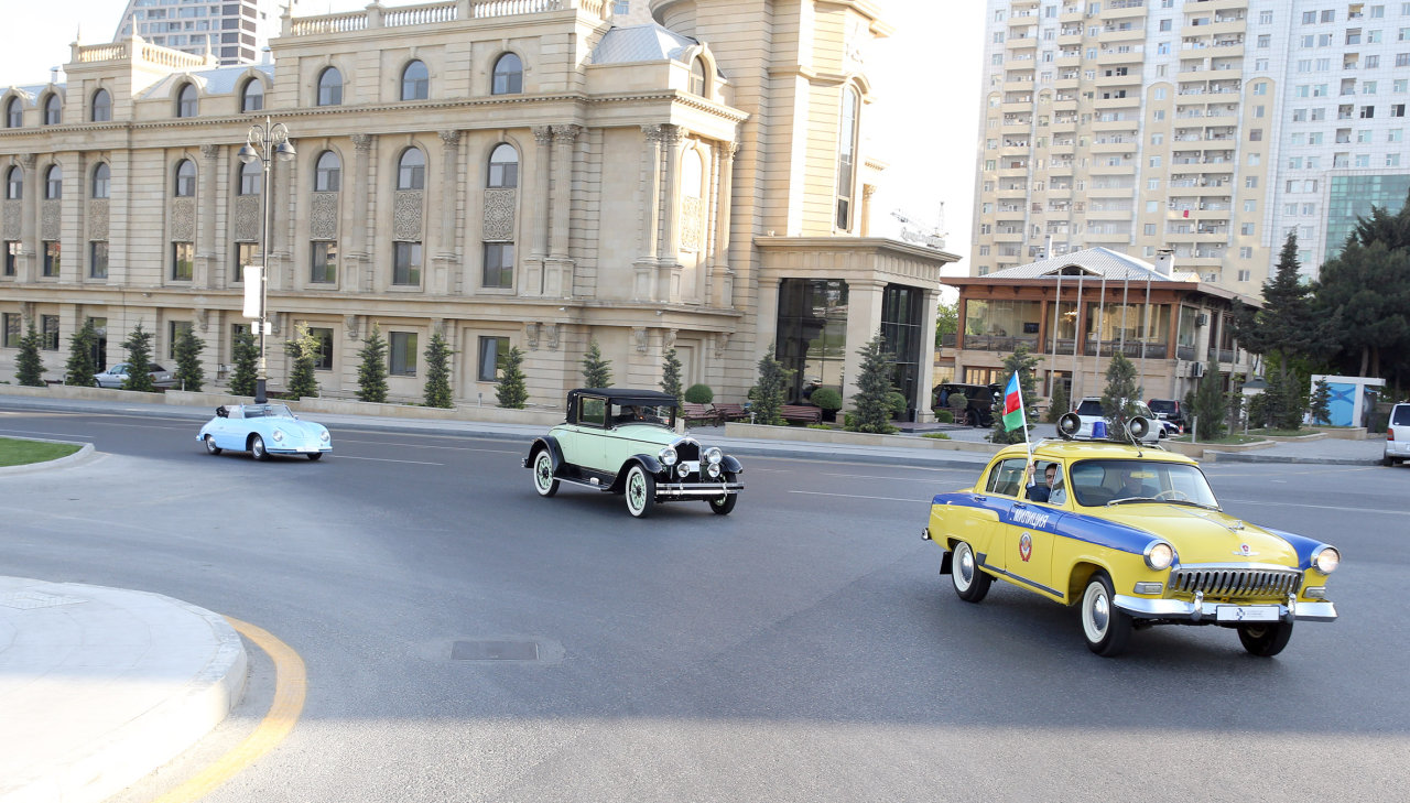 Vintage cars rally in Baku commemorates national leader Heydar Aliyev’s 91st anniversary