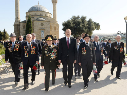 Azerbaijani president attends Victory Day ceremony in Baku (PHOTO)