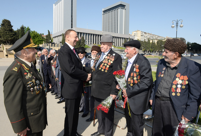 Azerbaijani president attends Victory Day ceremony in Baku (PHOTO)
