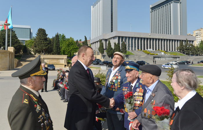 Azerbaijani president attends Victory Day ceremony in Baku (PHOTO)