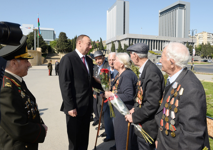 Azerbaijani president attends Victory Day ceremony in Baku (PHOTO)