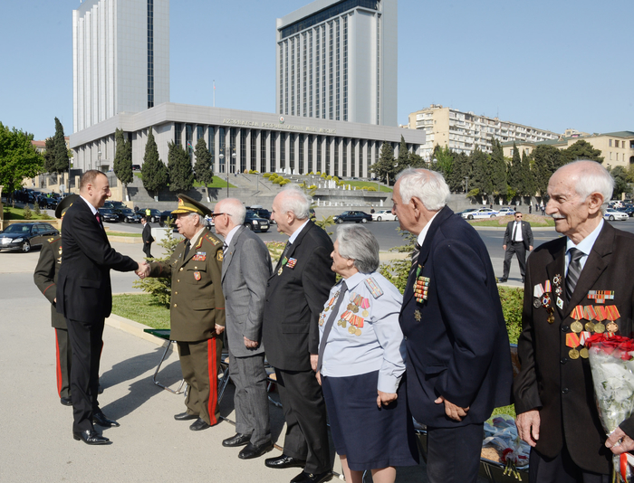 Azerbaijani president attends Victory Day ceremony in Baku (PHOTO)