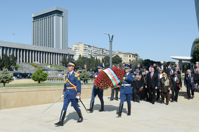 Azerbaijani president attends Victory Day ceremony in Baku (PHOTO)