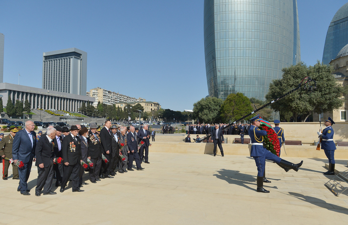 Azerbaijani president attends Victory Day ceremony in Baku (PHOTO)