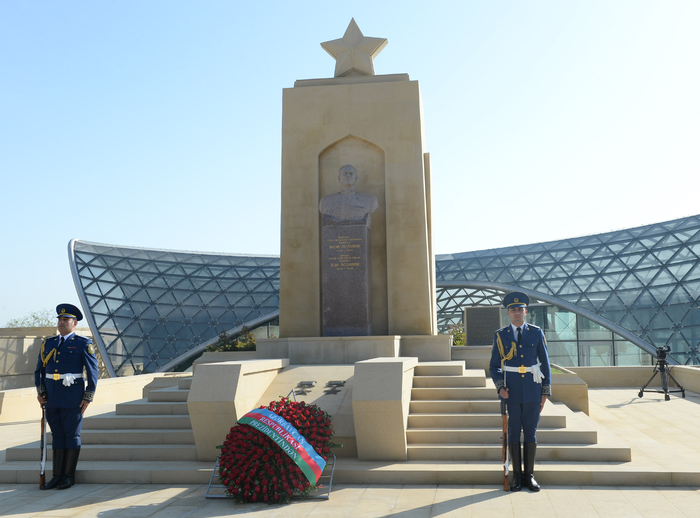 Azerbaijani president attends Victory Day ceremony in Baku (PHOTO)