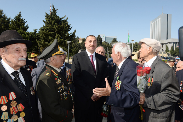 Azerbaijani president attends Victory Day ceremony in Baku (PHOTO)
