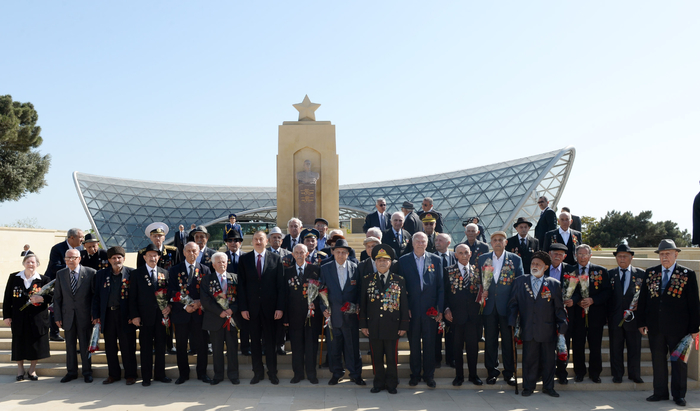 Azerbaijani president attends Victory Day ceremony in Baku (PHOTO)