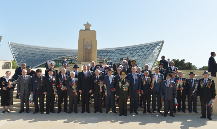 Azerbaijani president attends Victory Day ceremony in Baku (PHOTO)