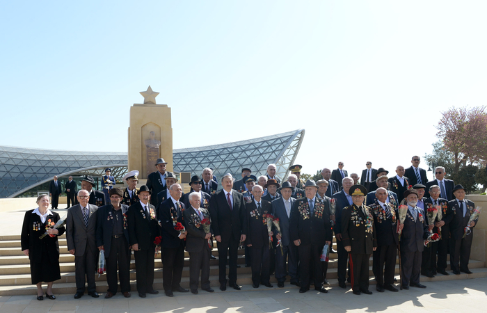 Azerbaijani president attends Victory Day ceremony in Baku (PHOTO)