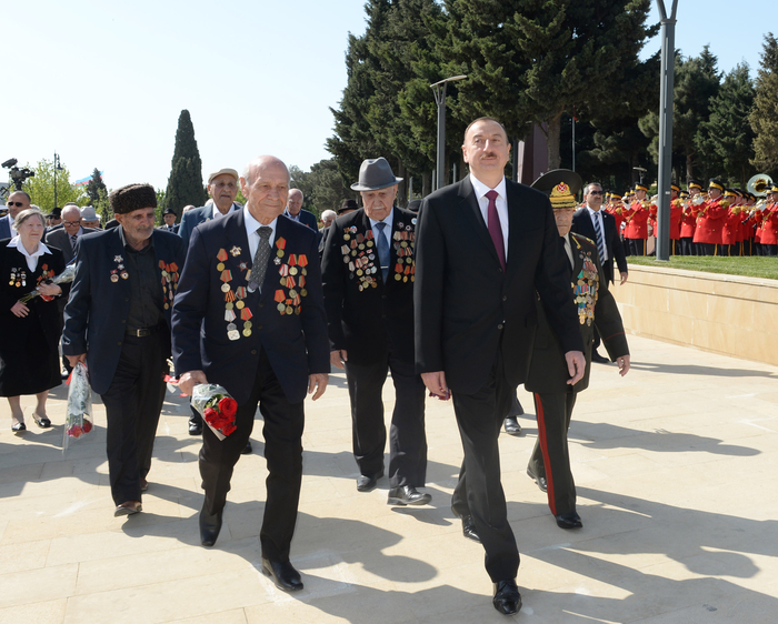 Azerbaijani president attends Victory Day ceremony in Baku (PHOTO)