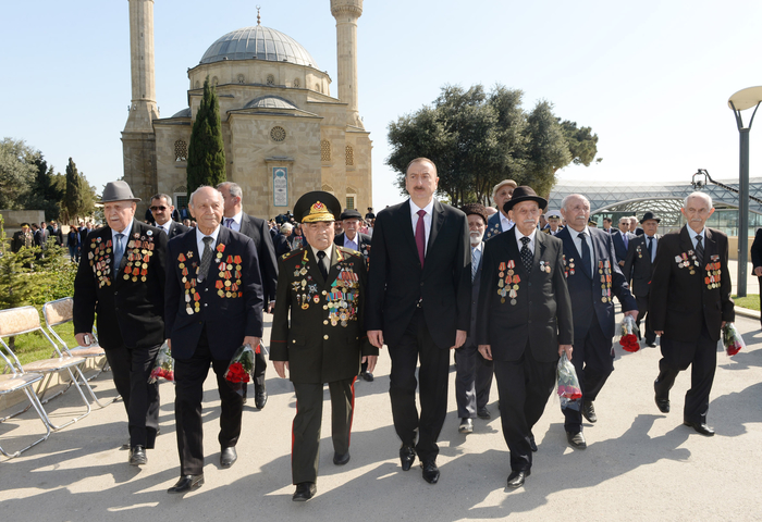 Azerbaijani president attends Victory Day ceremony in Baku (PHOTO)