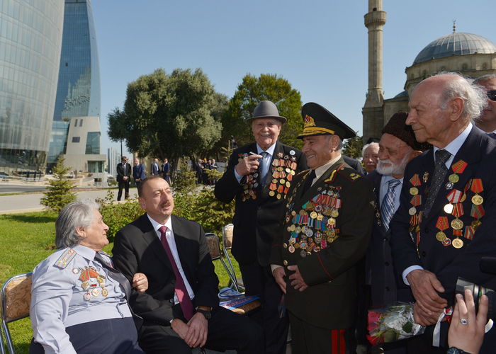 Azerbaijani president attends Victory Day ceremony in Baku (PHOTO)