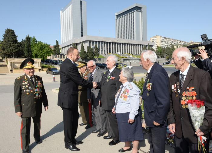 Azerbaijani president attends Victory Day ceremony in Baku (PHOTO)