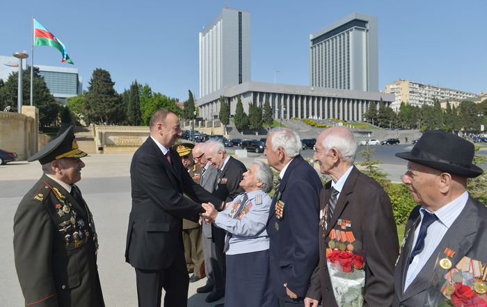 Azerbaijani president attends Victory Day ceremony in Baku (PHOTO)