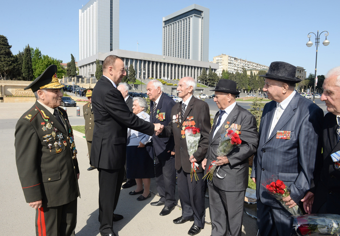 Azerbaijani president attends Victory Day ceremony in Baku (PHOTO)