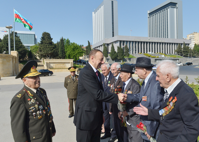Azerbaijani president attends Victory Day ceremony in Baku (PHOTO)