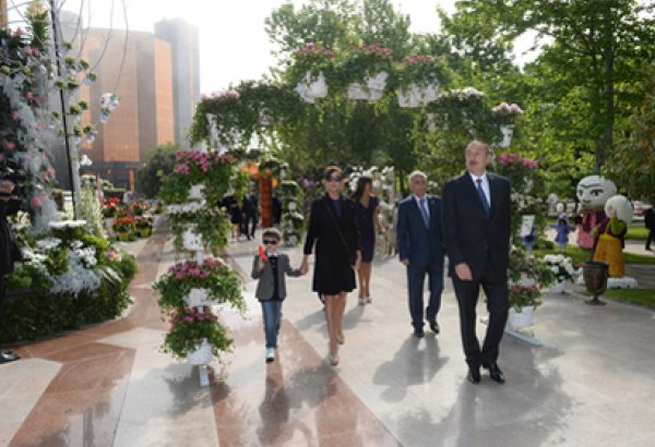 Azerbaijani president, his spouse attend Flower Festival in Baku (PHOTO)